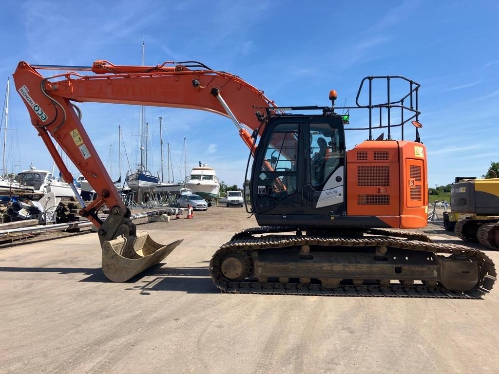 Hitachi ZX 225 US LC-5 B Excavators