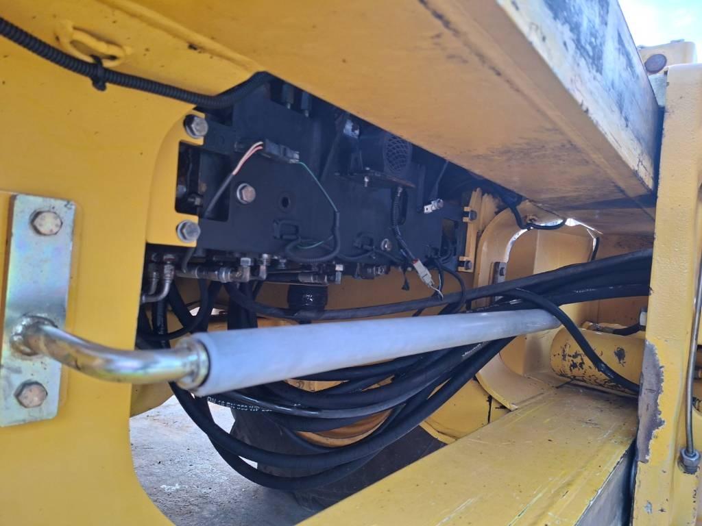 Komatsu WB 93 R-5 Baggerlader