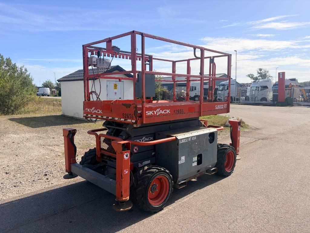 SkyJack SJ 6832 RT Saxliftar