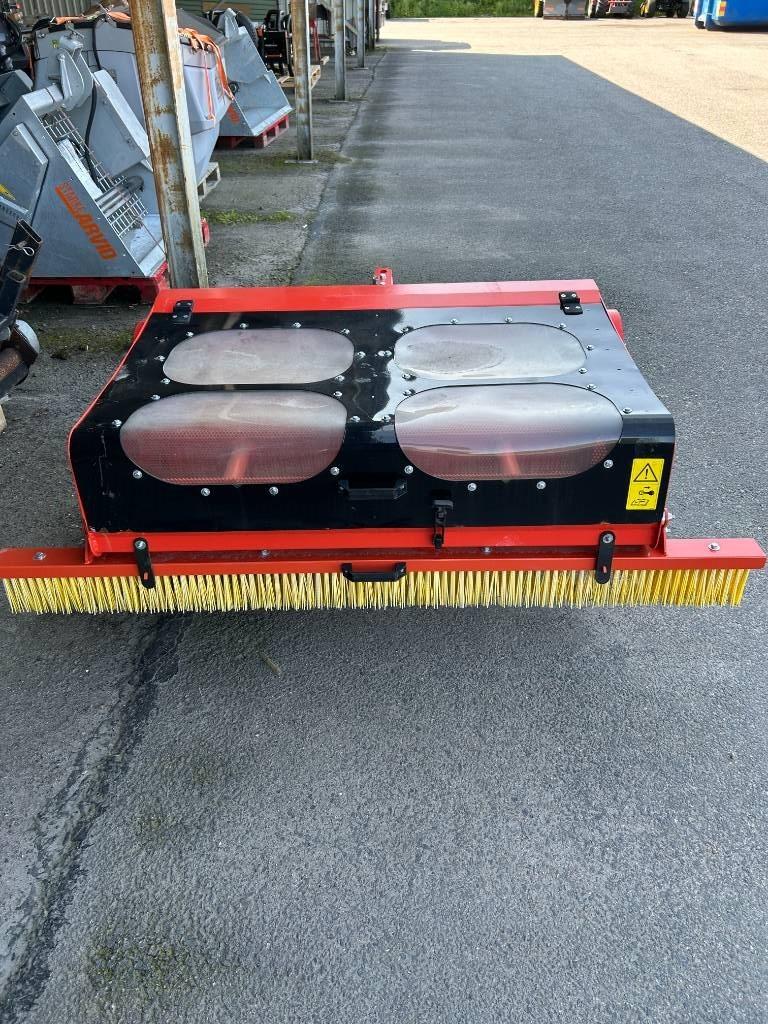  Demokörd Wiedenmann Terra Clean 100 Ytstädare Utrustning för avlägsnande av skräp