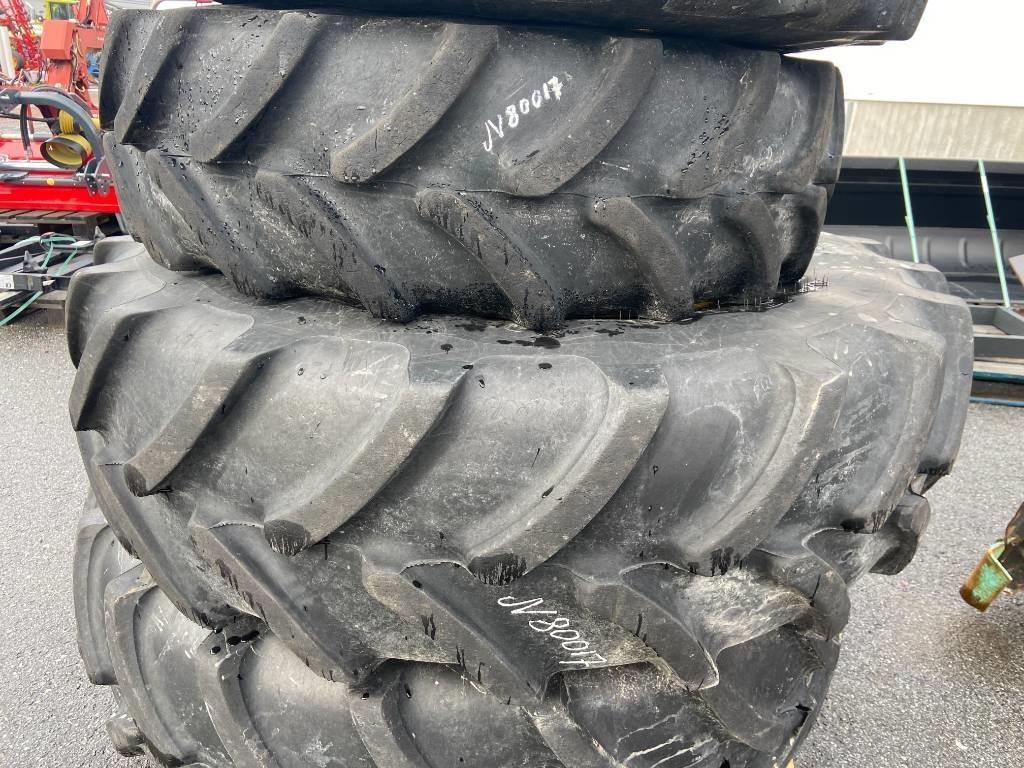  340/85R24 70%420/85R34 70%FIRESTONE PÅ JD FÄLG Agriculture - Others