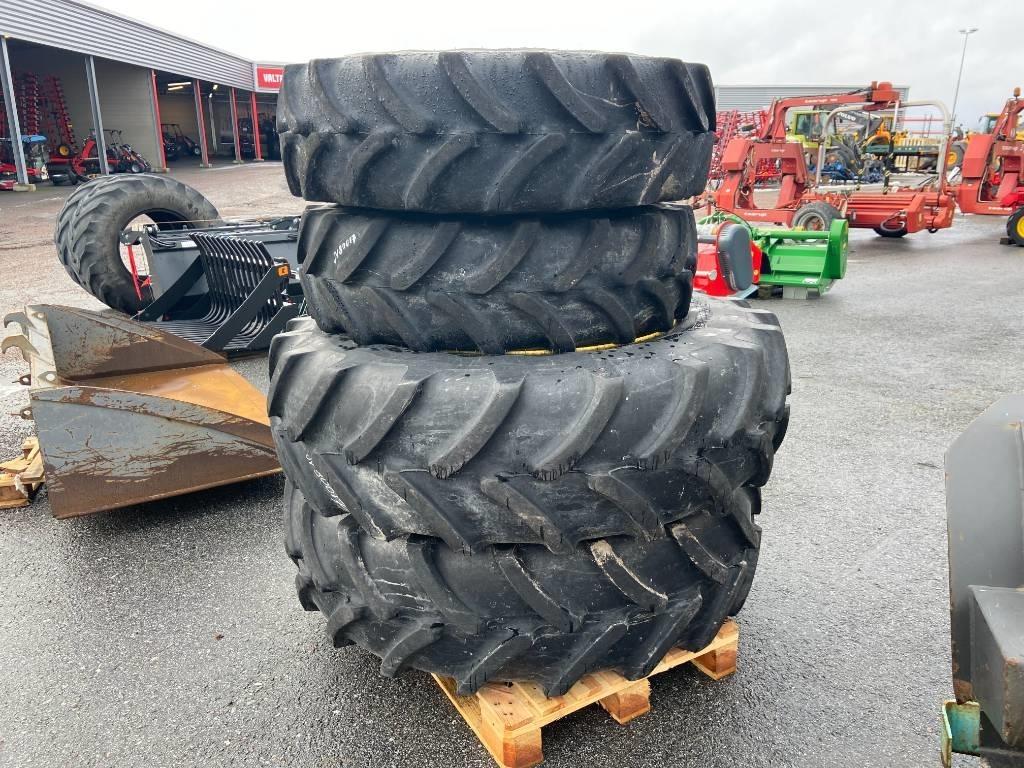  340/85R24 70%420/85R34 70%FIRESTONE PÅ JD FÄLG Agriculture - Others