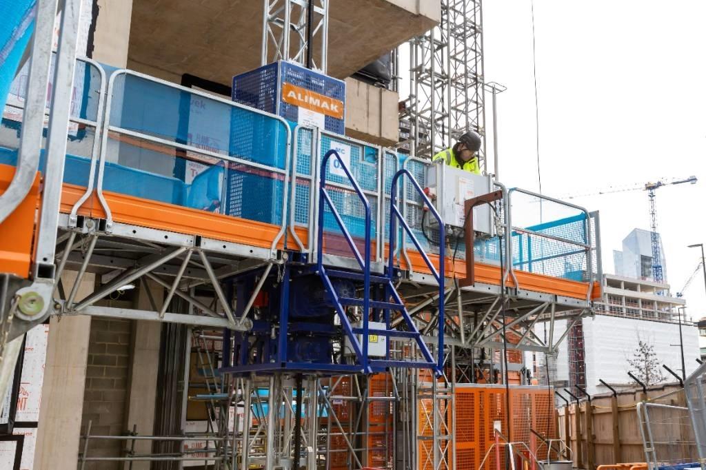 Alimak MC450 Mast Climbing Work Platform Hängande byggnadsställningar