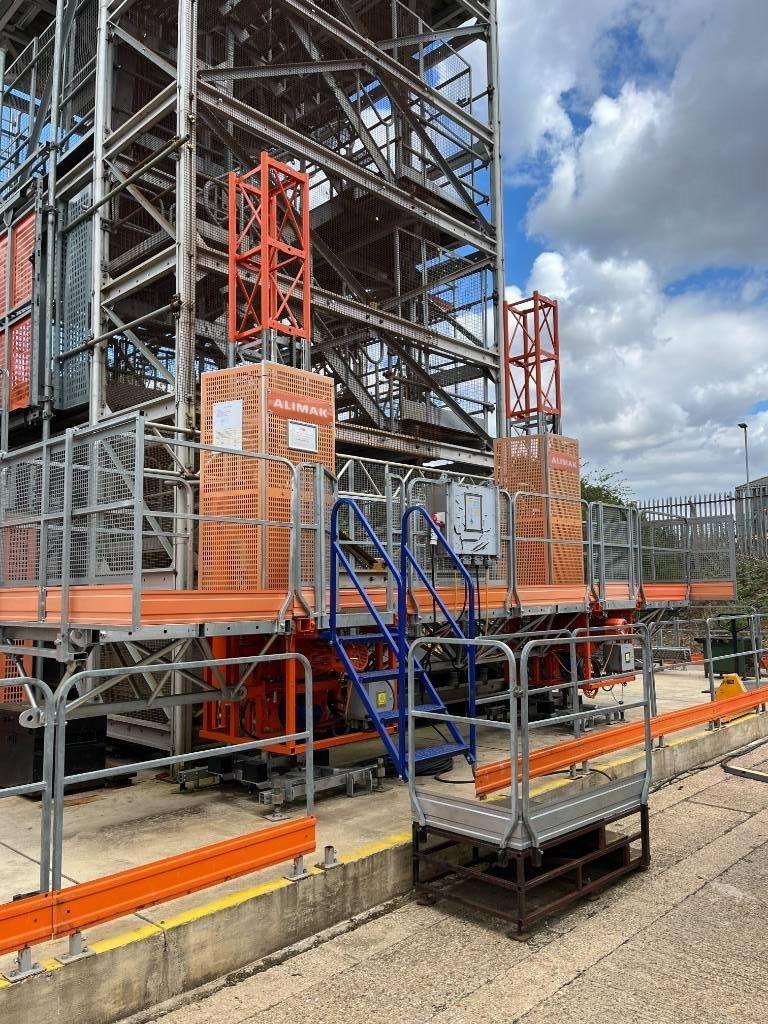 Alimak MC450 Mast Climbing Work Platform Hängande byggnadsställningar