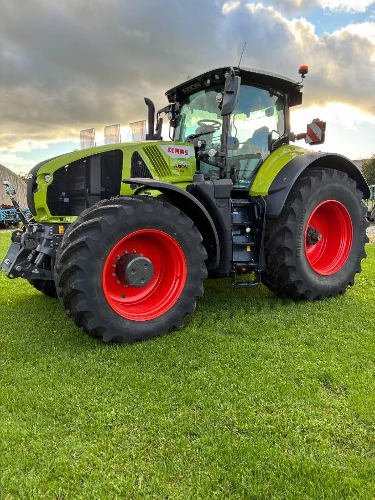CLAAS AXION 960 Tractors