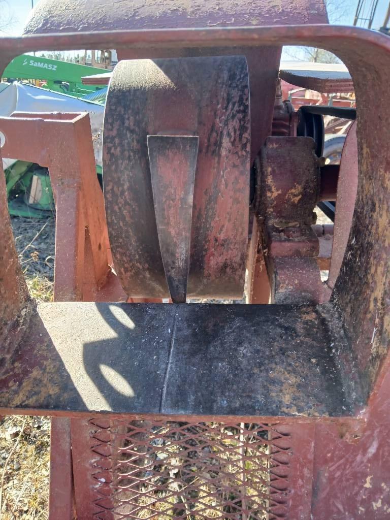  Sirkkeli Kirveshaikaisijalla, sähkömoottori Wood splitters and cutters