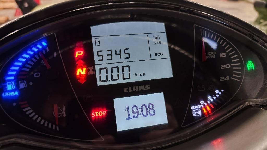 CLAAS Arion 660 CMATIC Tractors