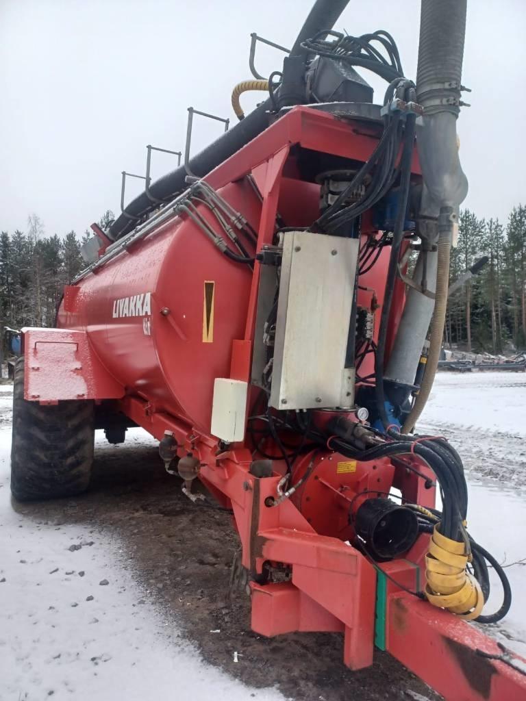 Livakka 16.5 M3 pumppukuormaimella Gülletankwagen