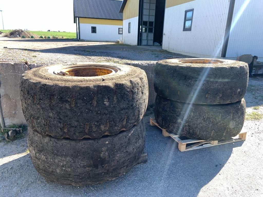  4 st beg däck m fälg till Volvo L90F Däck, hjul och fälgar