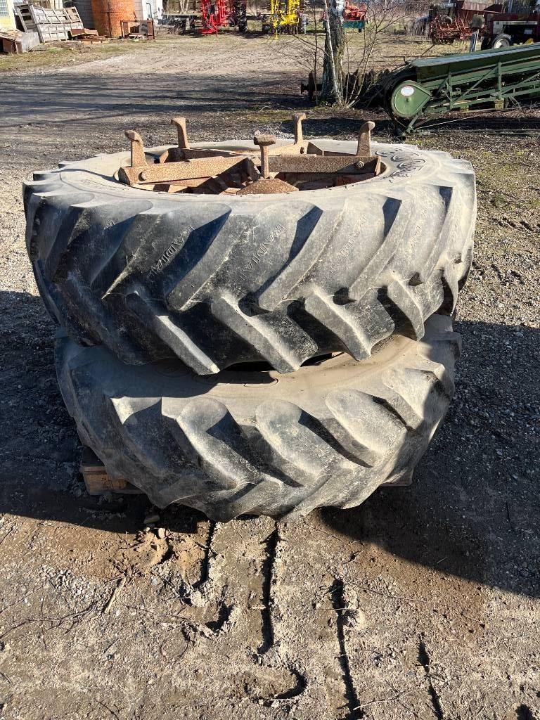Goodyear 16.9-34 Tyres, wheels and rims