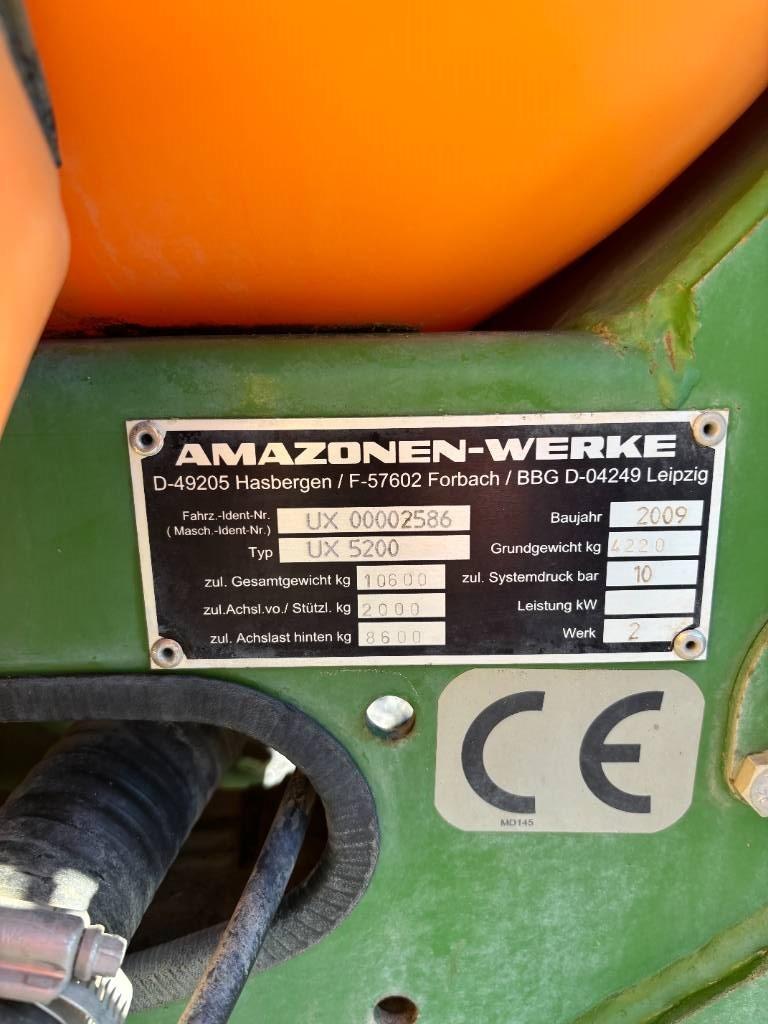 Amazone UX 5200 Trailed sprayers