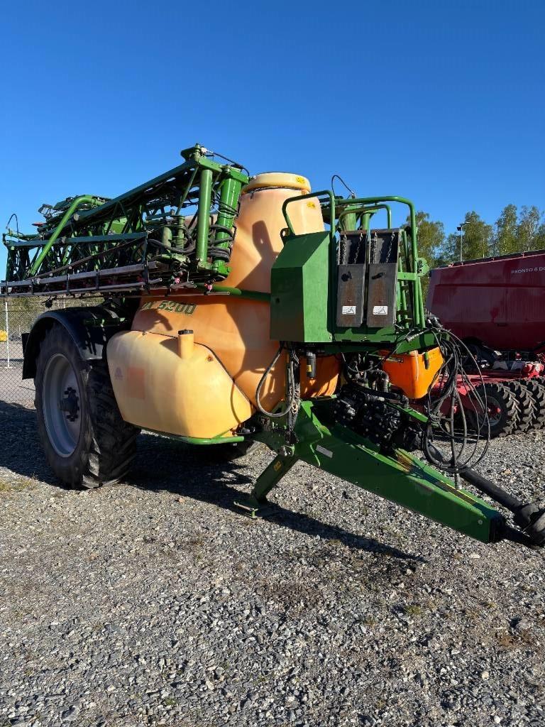 Amazone UX 5200 Trailed sprayers