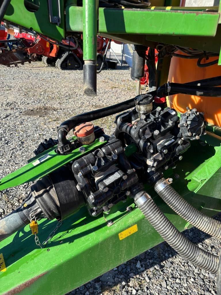 Amazone UX 5200 Trailed sprayers
