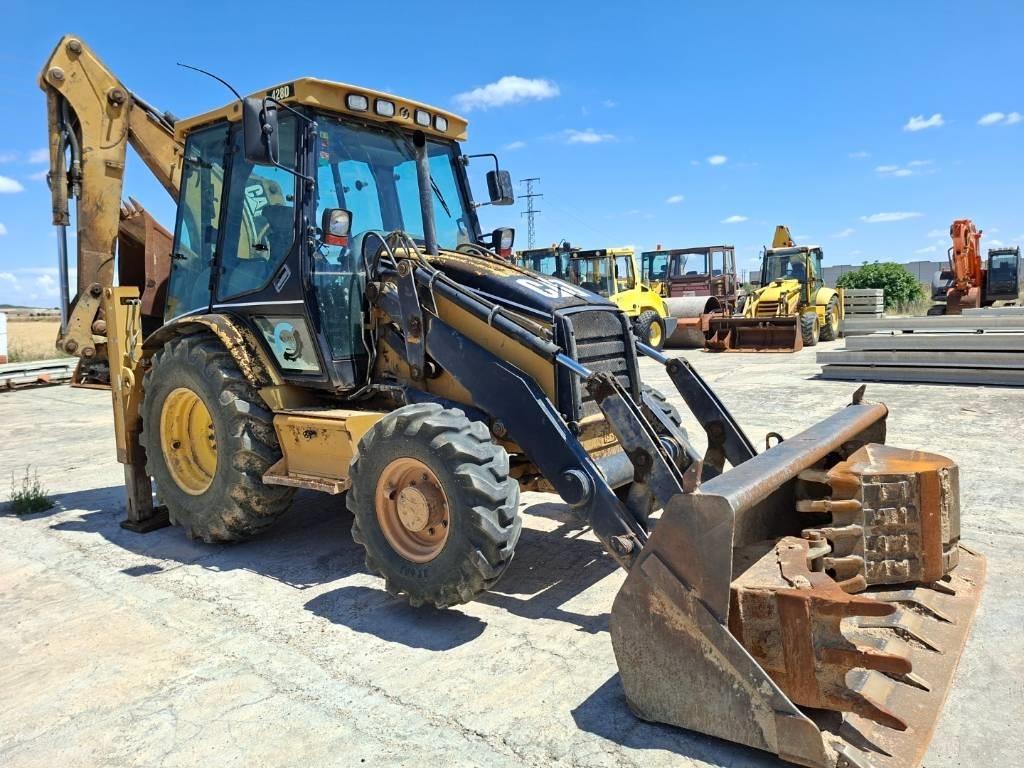 CAT 428 D Retrocargadoras