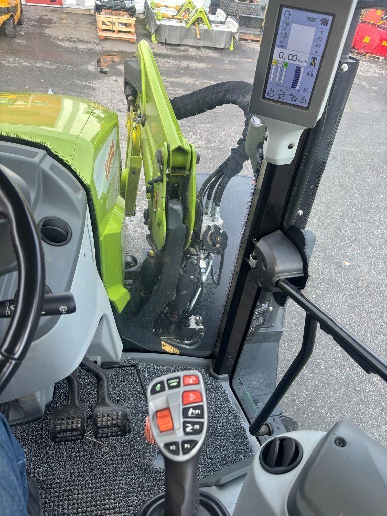 CLAAS Arion 470 Tractors