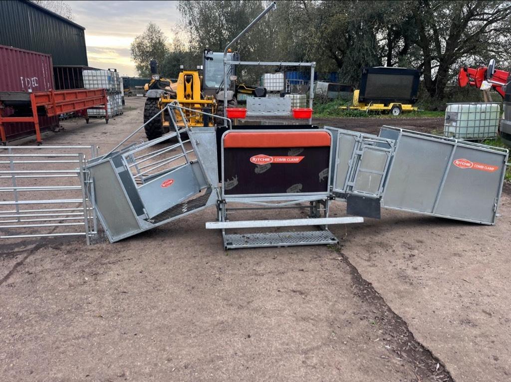  Ritchie Combi Clamp Other livestock machinery and accessories