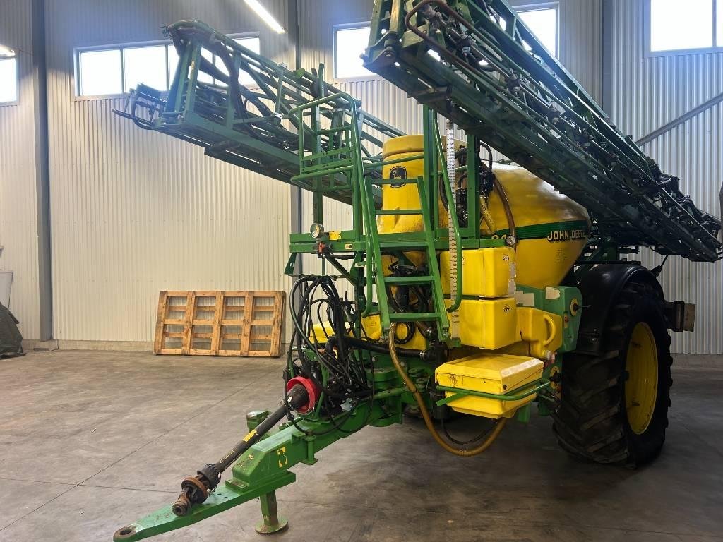 John Deere 840 Anhängespritzen