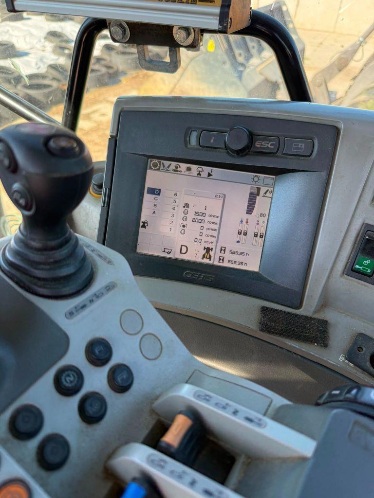 CLAAS Axion 810 Tractors
