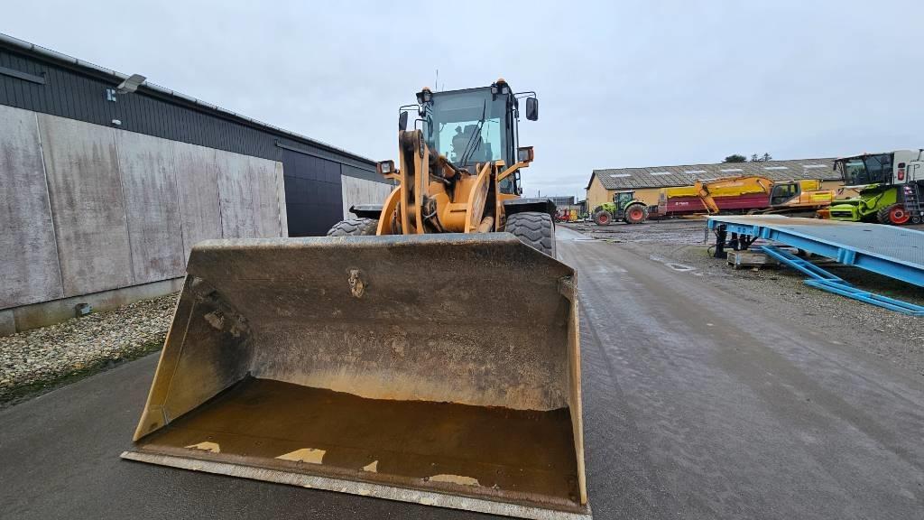 CASE 721 E Pale gommate