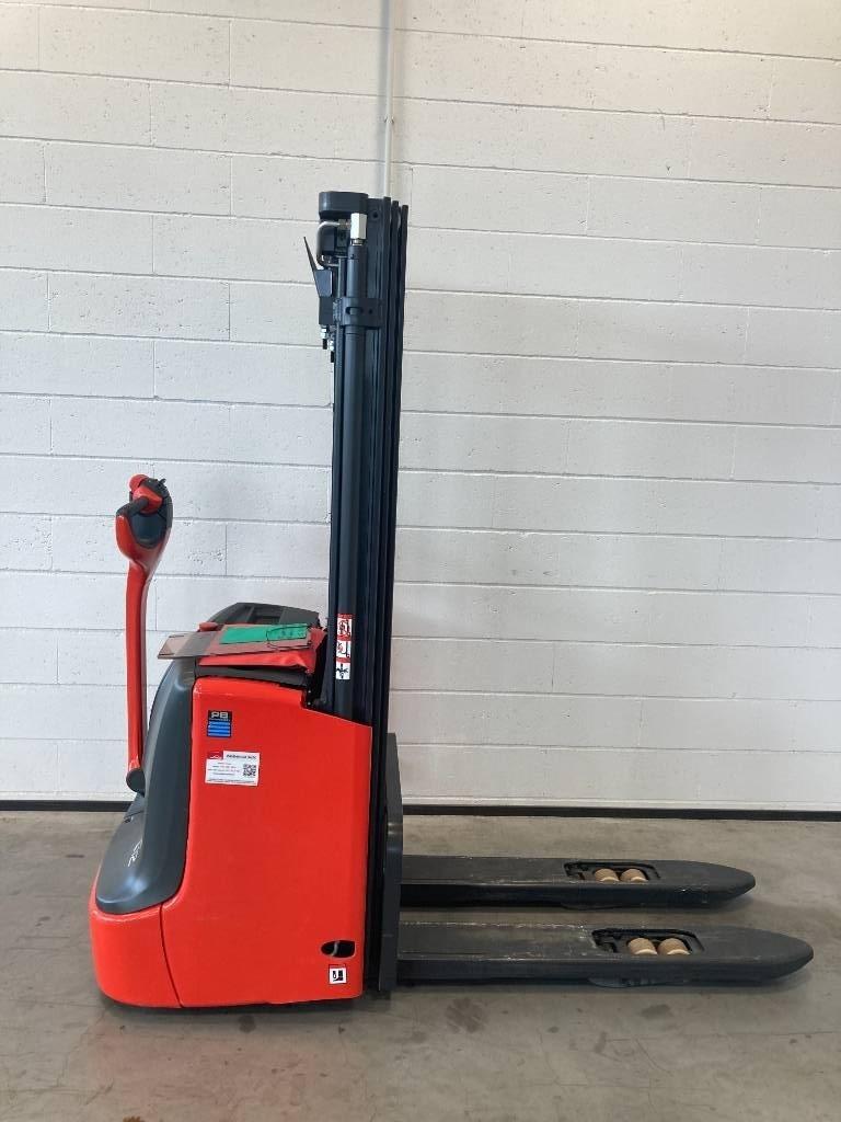 Linde L12i/1172 Järelkäidavad virnastajad