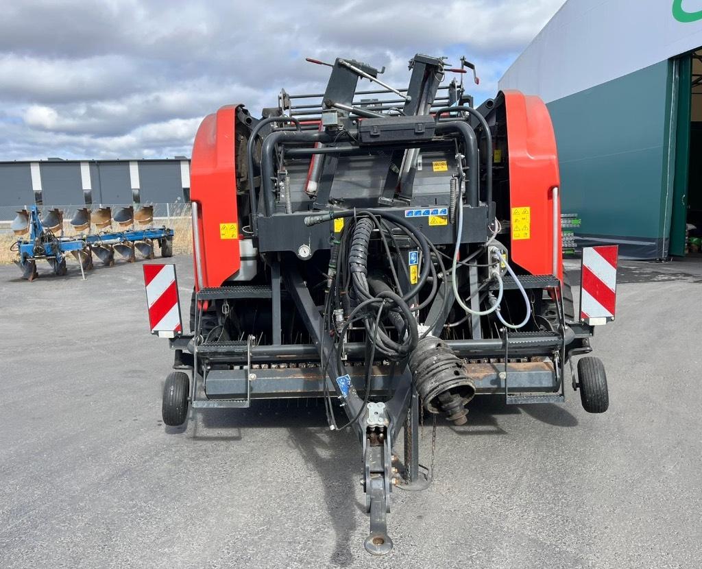 Kuhn FBP 3135 muovisidonnalla Round balers