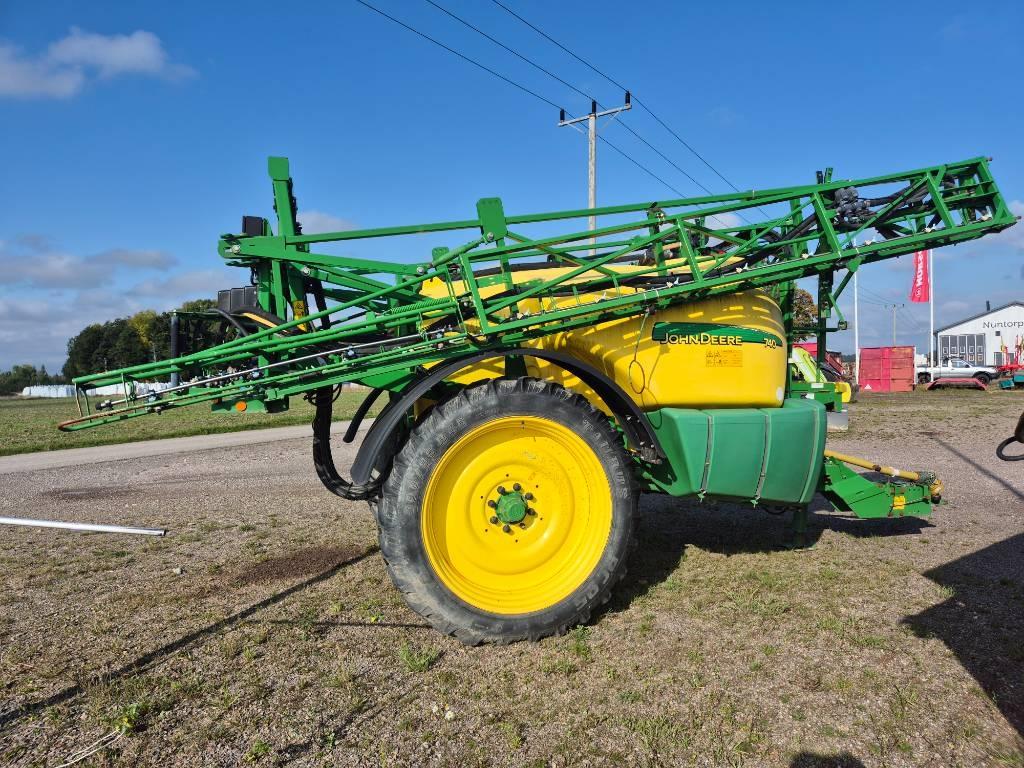 John Deere 740 Trailed sprayers