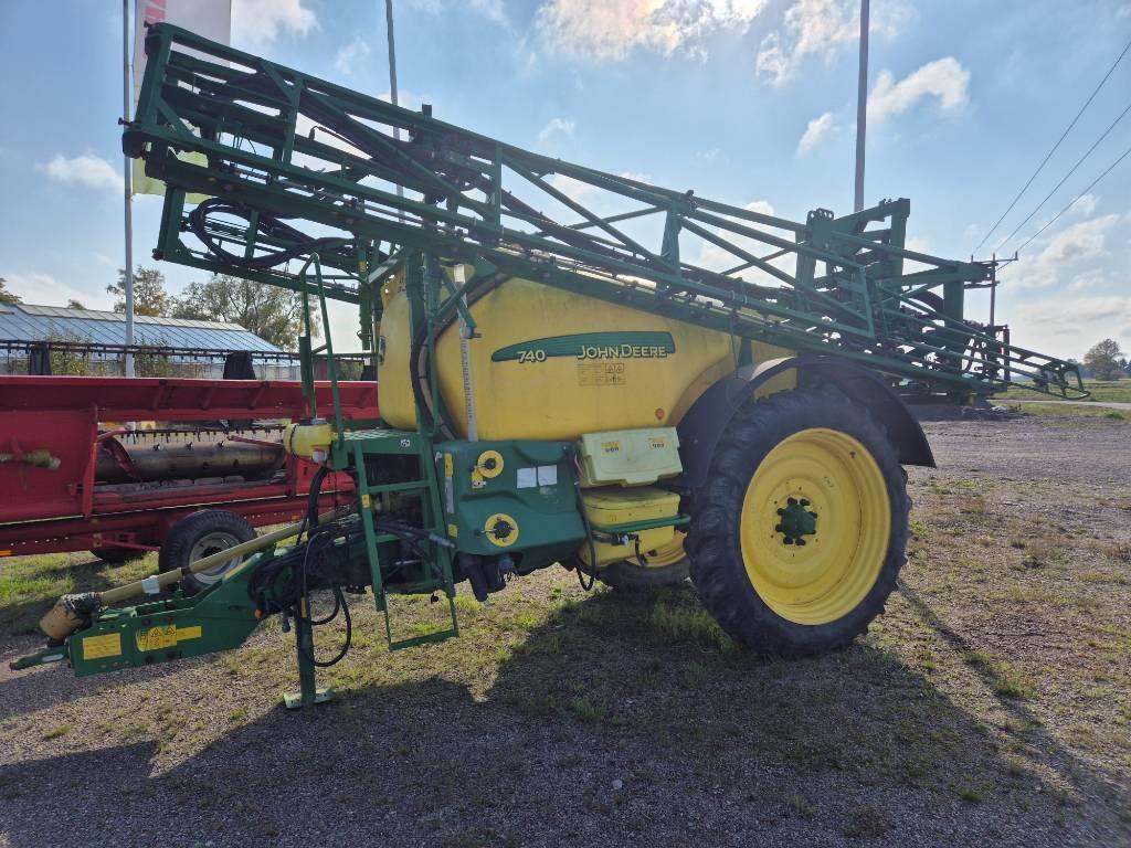 John Deere 740 Trailed sprayers