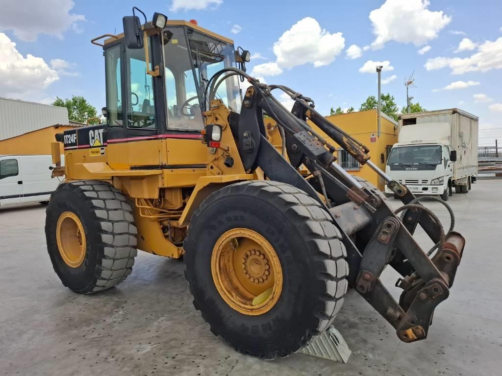 CAT IT 24 F Cargadoras sobre ruedas