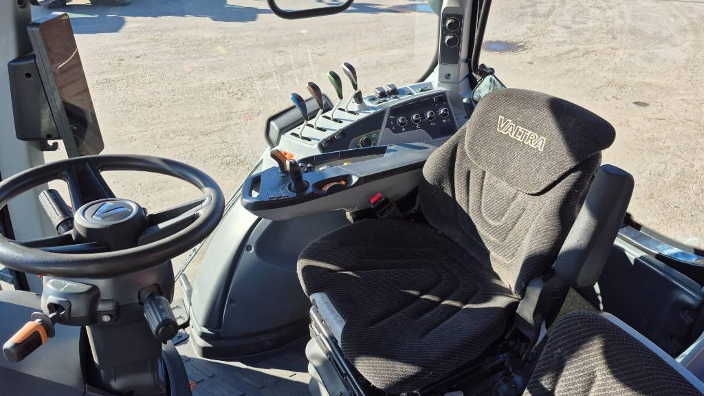 Valtra T145 Active Traktorit