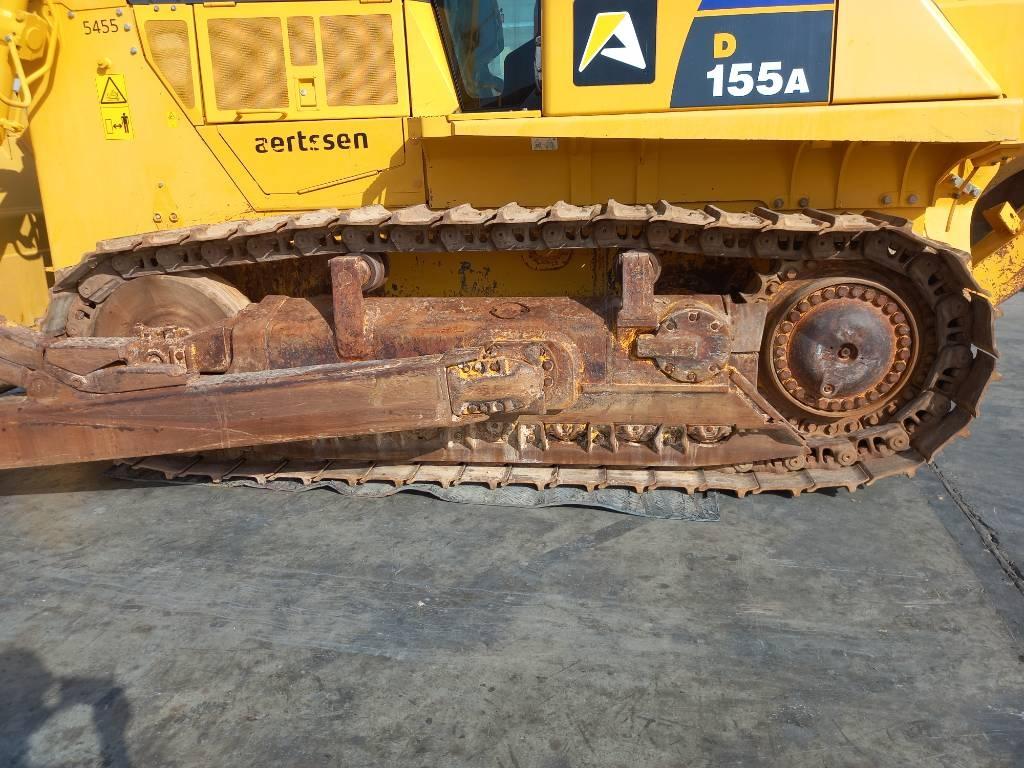 Komatsu D155A-6R (4pcs available for sale in Abu Dhabi) Bouteurs sur chenilles