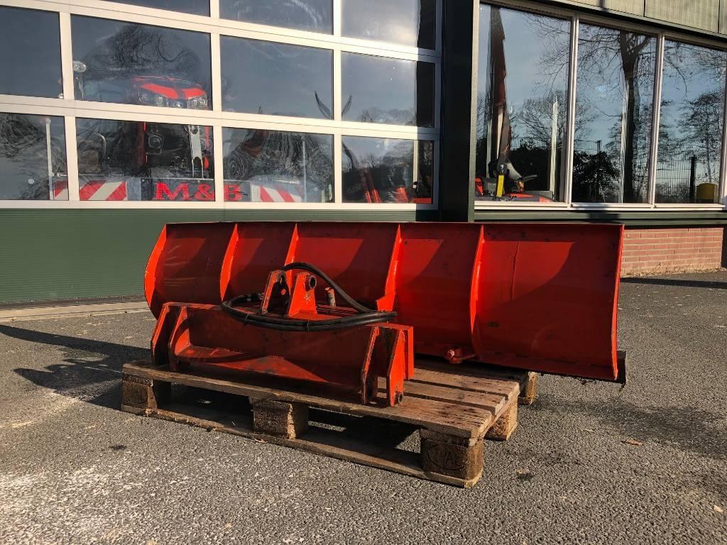 Kubota sneeuwschuif Compact tractor attachments