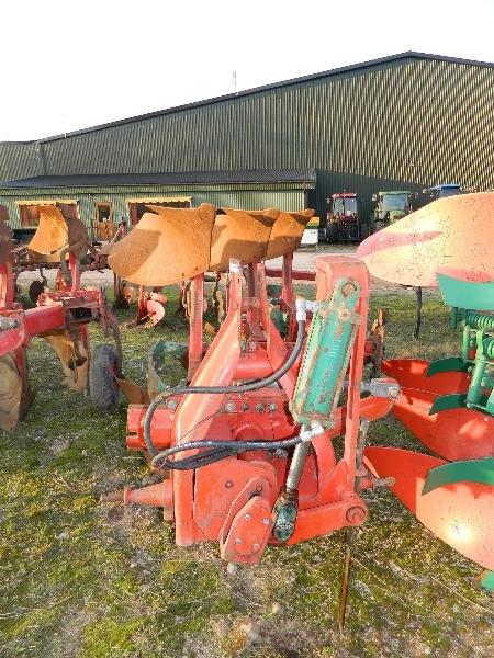 Kverneland 3 Maiņvērsējarkli