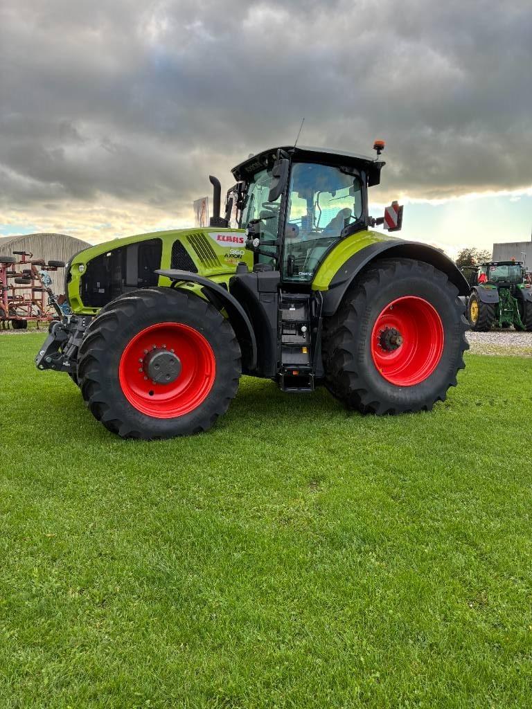 CLAAS Axion 960 Tractors