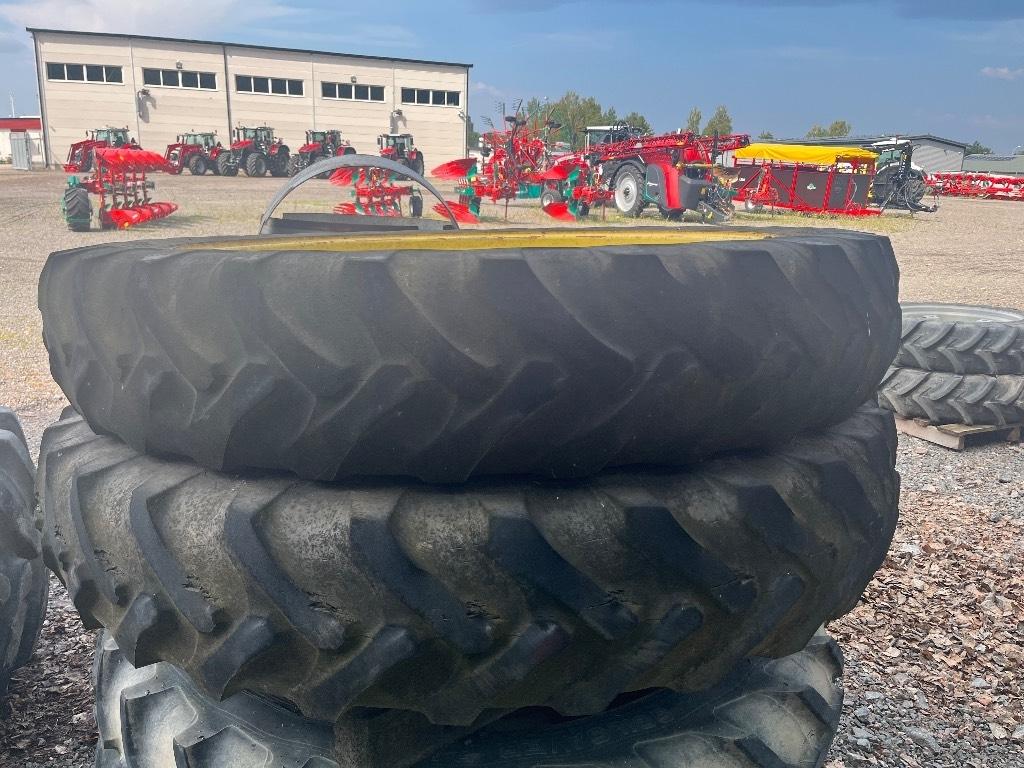  Begagnade radodlingshjul 12.4 R46 Tyres, wheels and rims