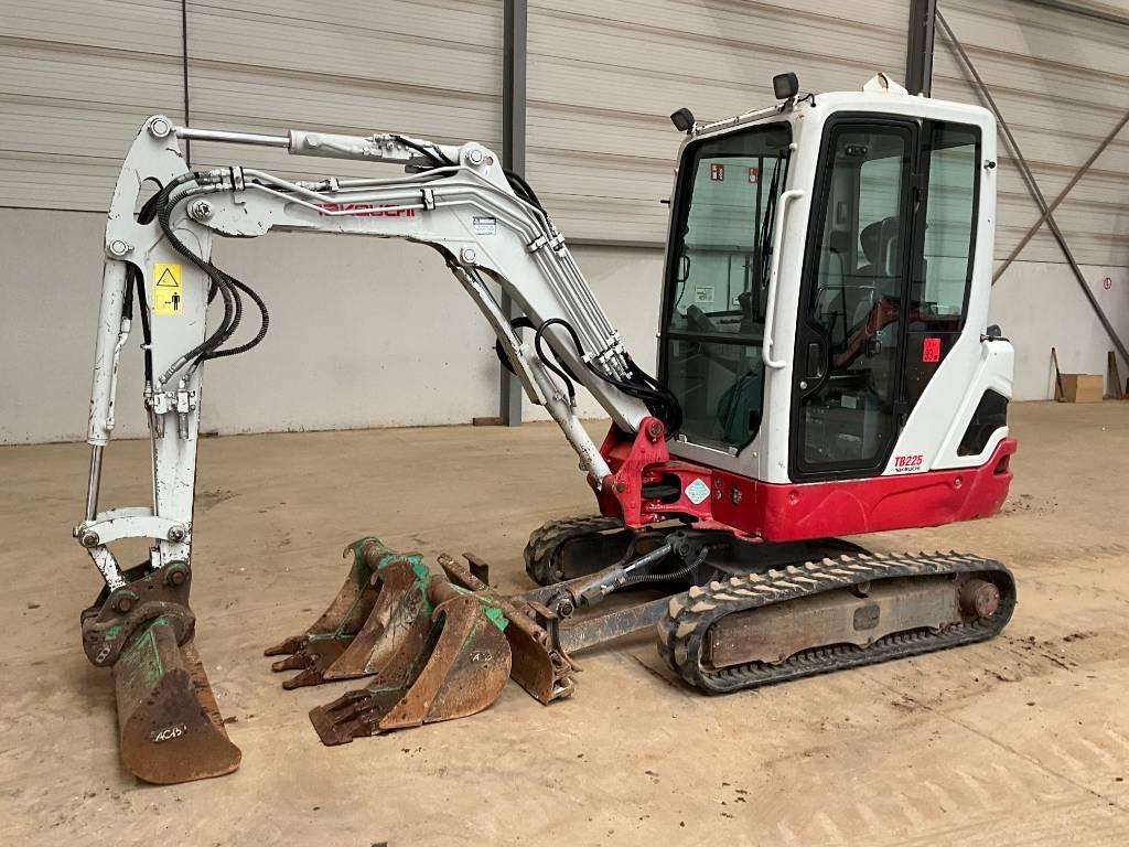 Takeuchi TB 225 Miniescavatori