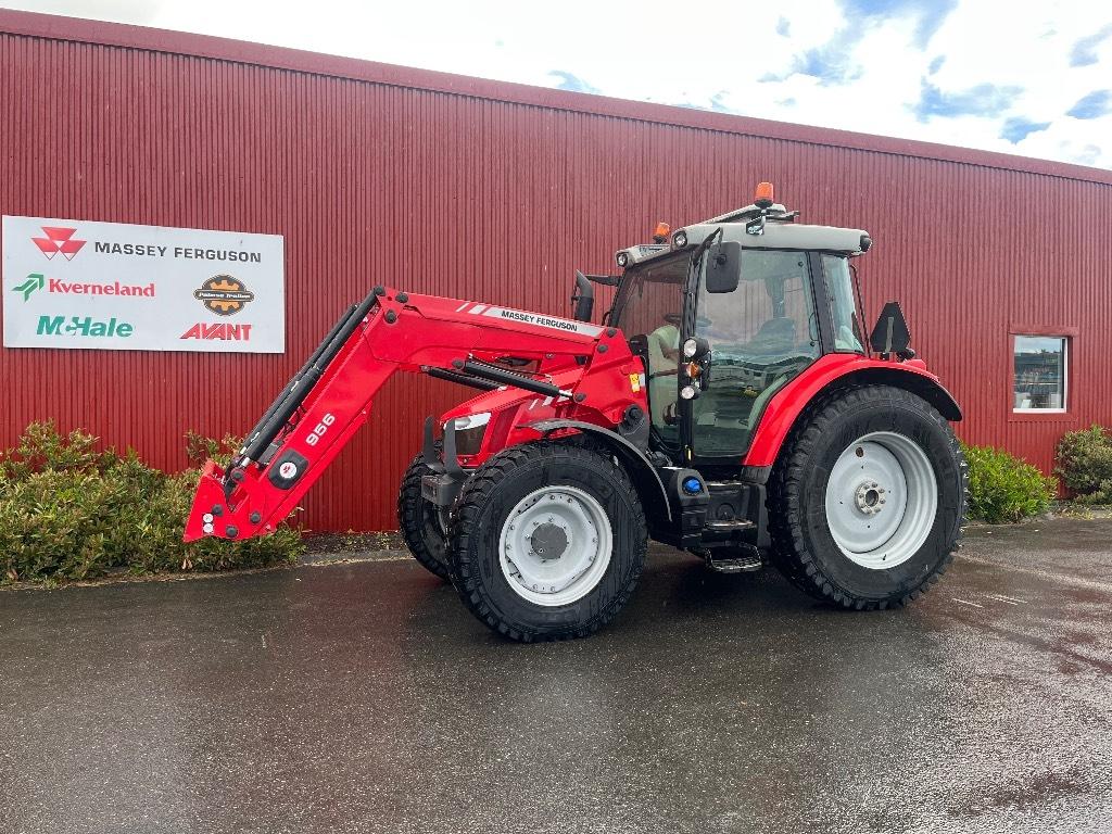 Massey Ferguson 5613 Tractors