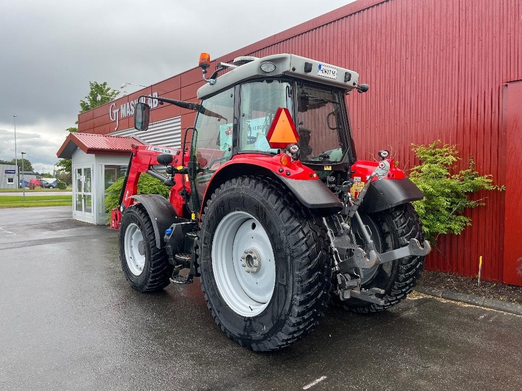 Massey Ferguson 5613 Tractors