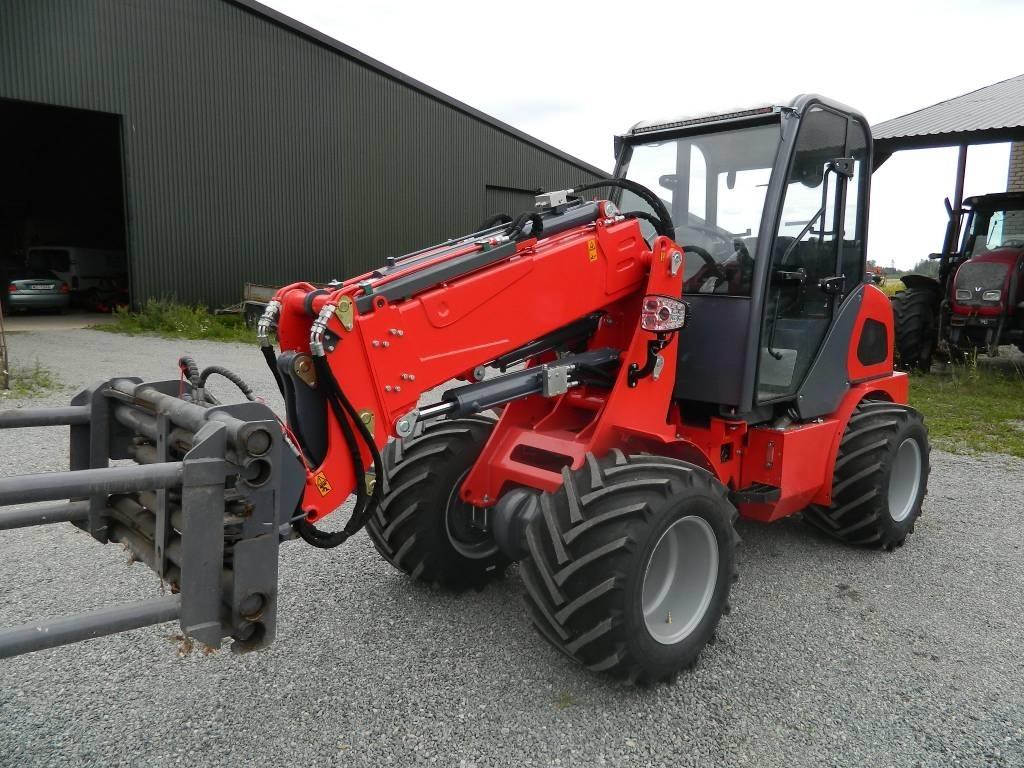 Attack 850AT Frontālie iekrāvēji un ekskavatori