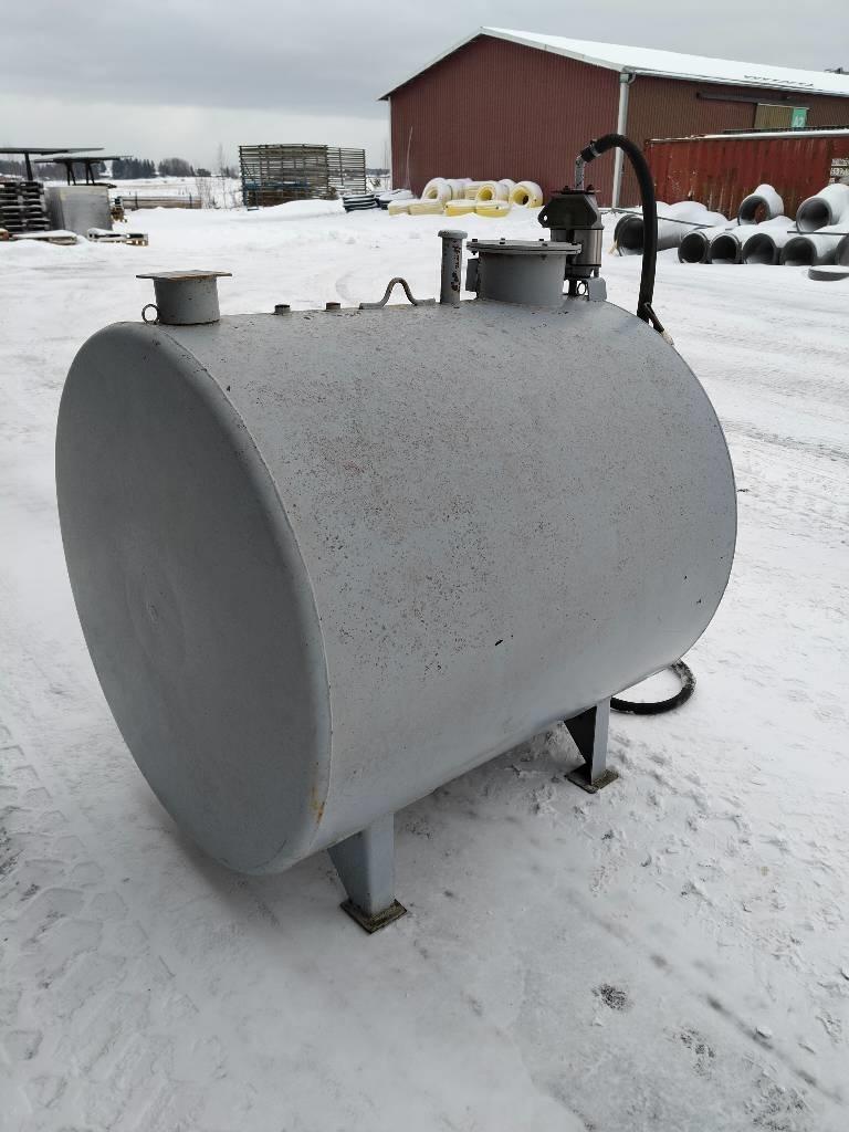  Farmarisäiliö 1300 L Sonstige Landmaschinen