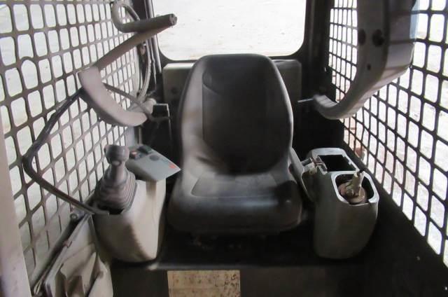 Komatsu SK714 Cabine e interni