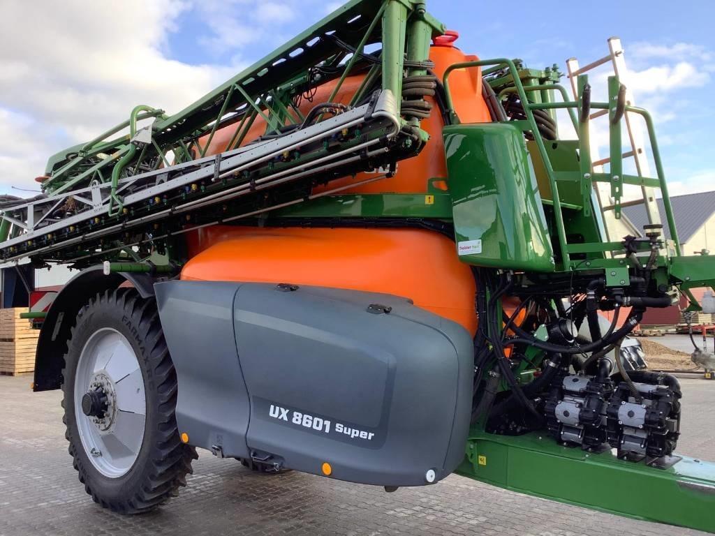 Amazone UX 8601 Super Trailed sprayers