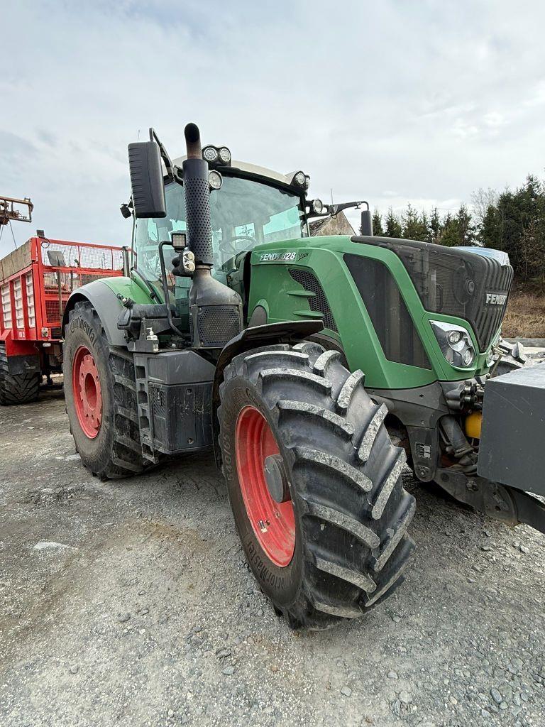 Fendt 828 Vario Tractores