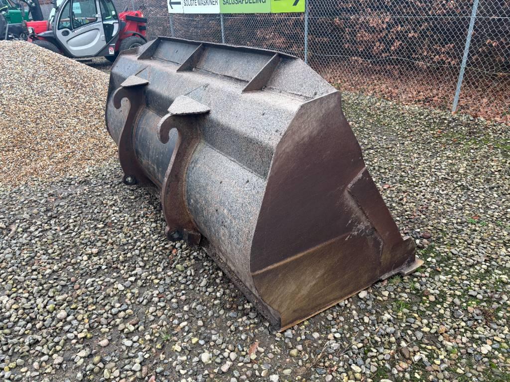  Skovl - Jordskovl 2,7 m Jordskovl 2,7 meter - Volv Buckets