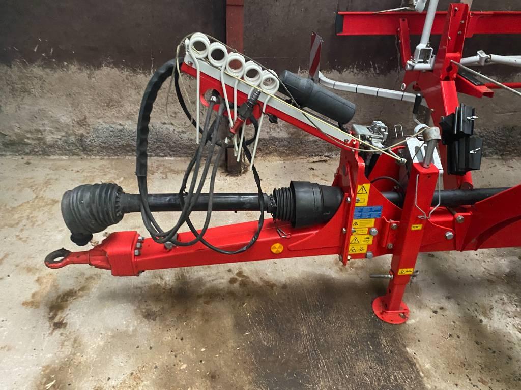 Pöttinger Hit 12.14  T Rakes and tedders