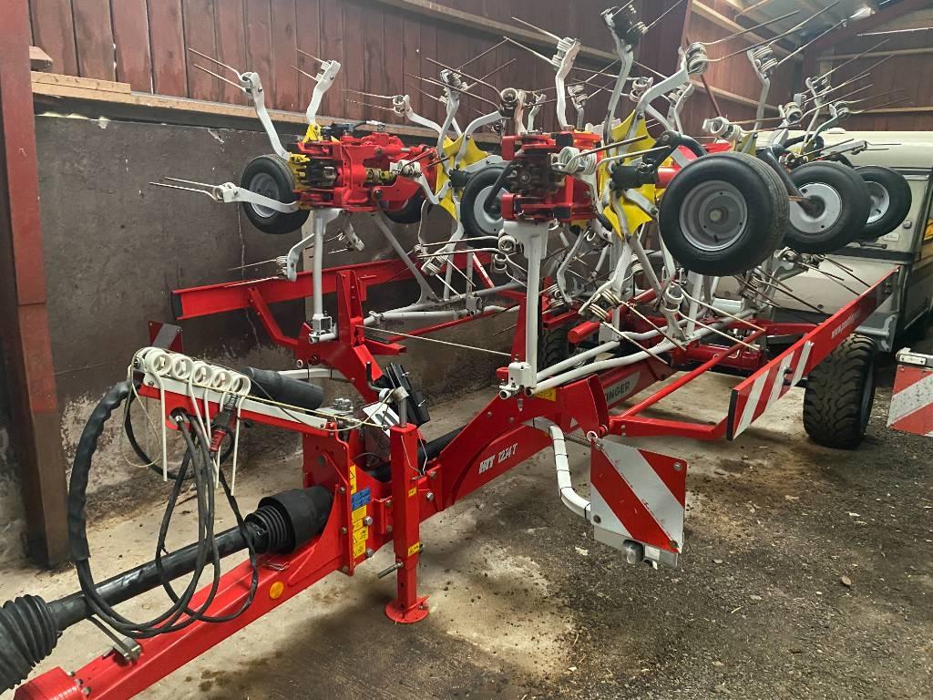 Pöttinger Hit 12.14  T Rakes and tedders