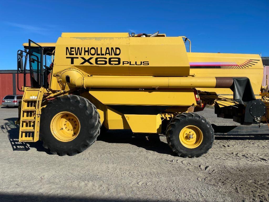 New Holland TX 66 Combine harvesters