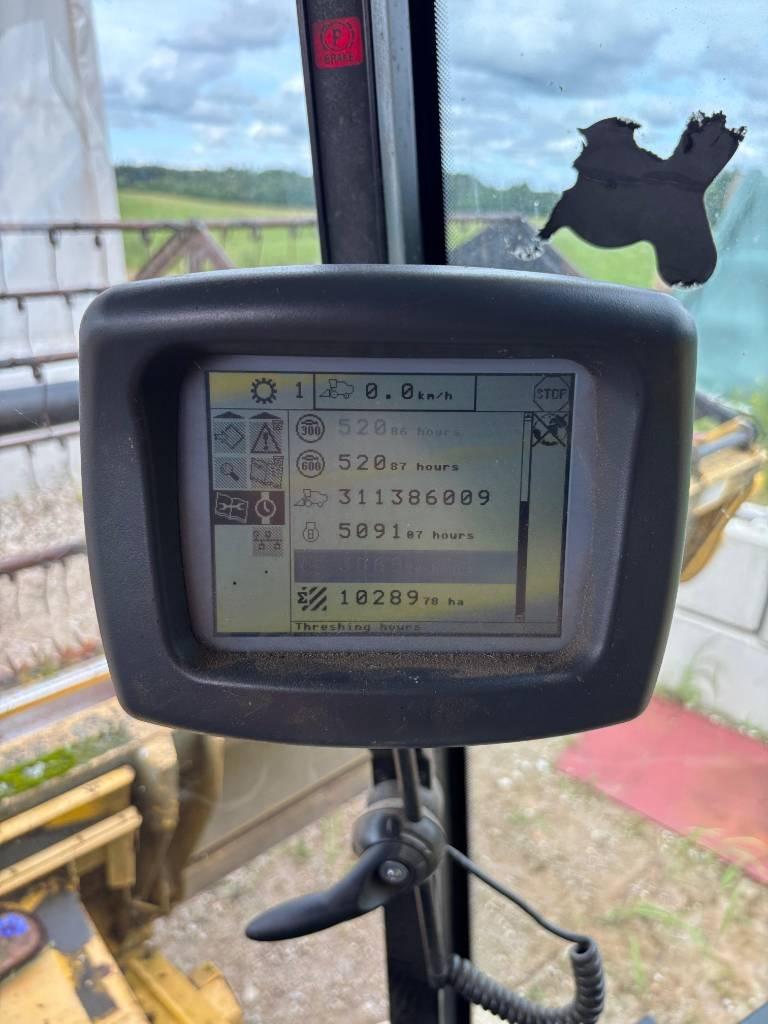 New Holland CX 860 Combine harvesters