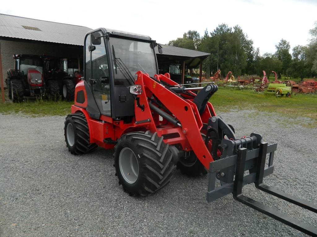 Attack 850A Frontālie iekrāvēji un ekskavatori