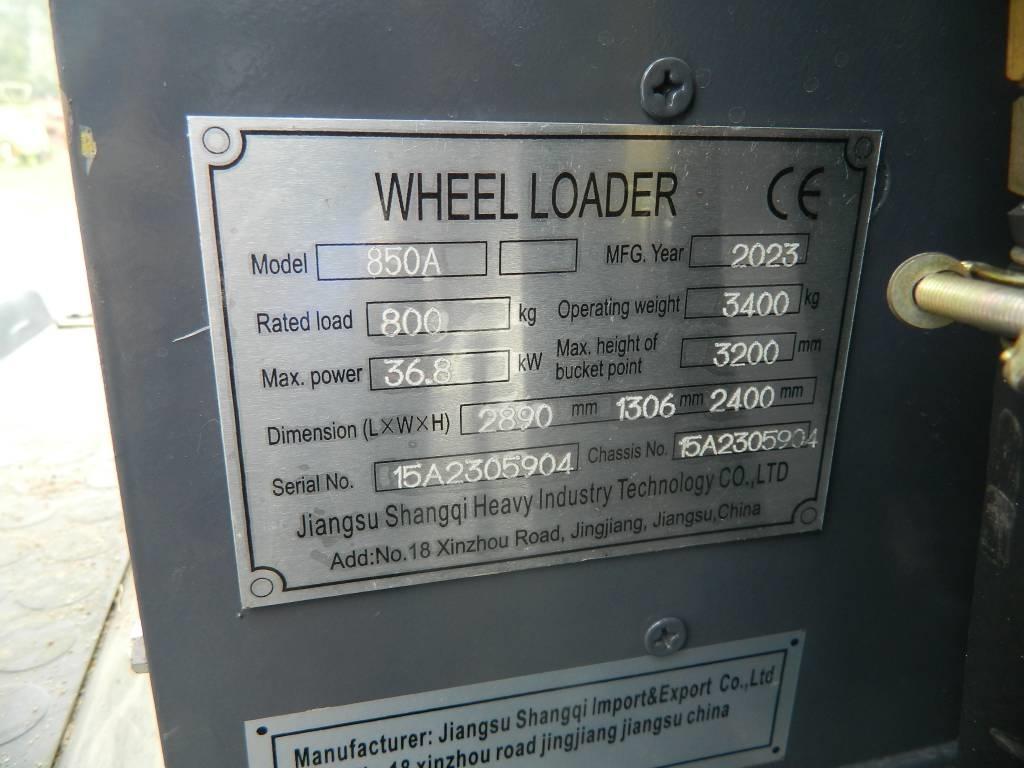 Attack 850A Frontālie iekrāvēji un ekskavatori