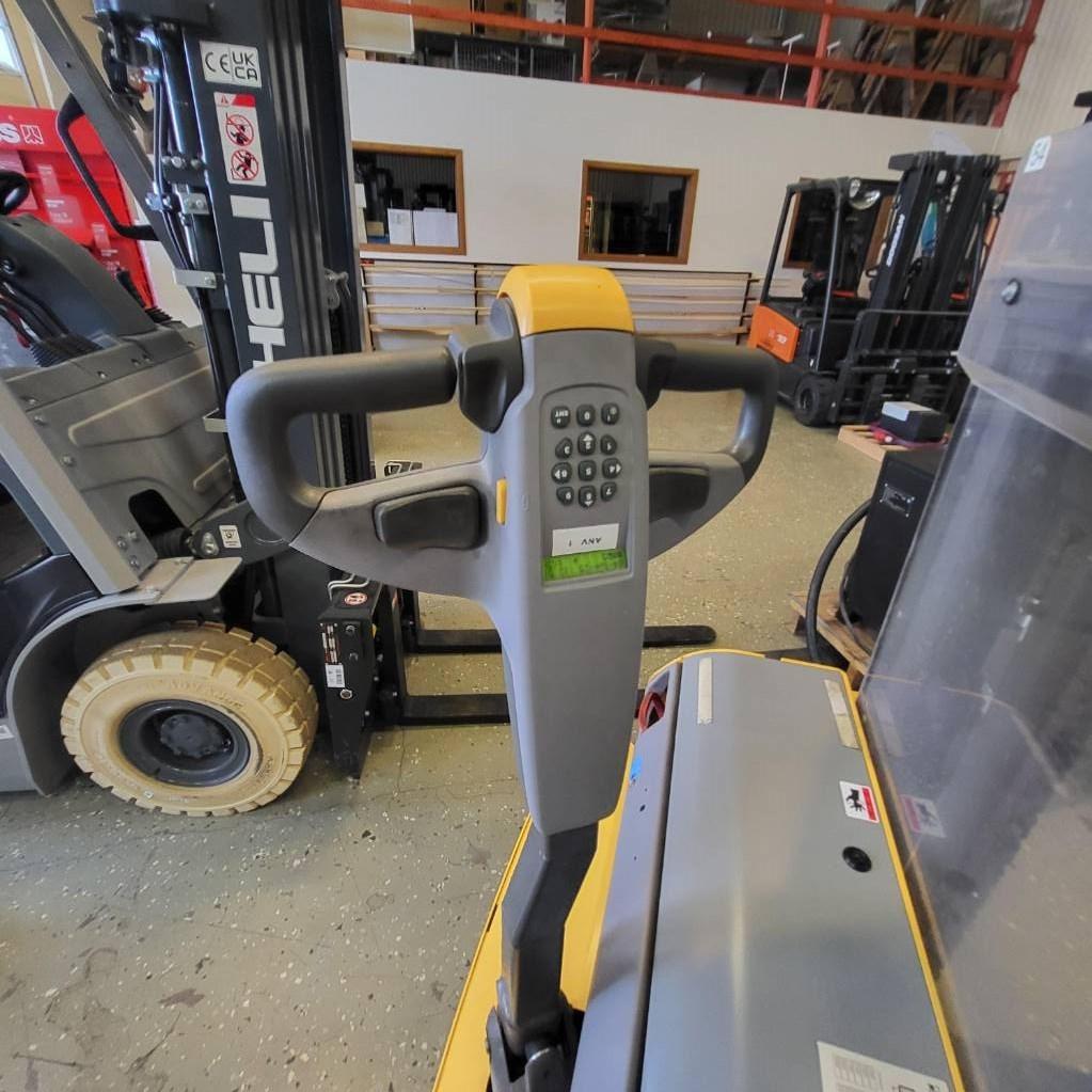 Atlet PSL125 2090mm 1250kg HYR-KÖP Pedestrian stacker